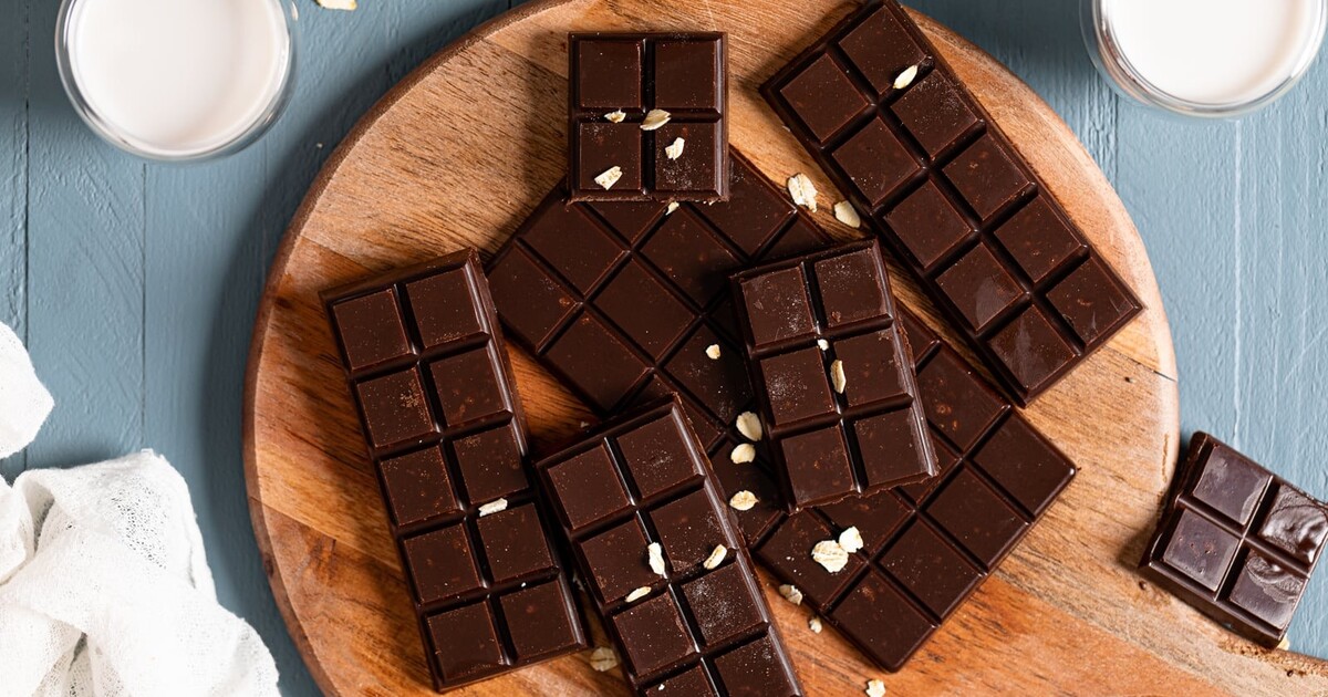 Homemade Oat Milk Chocolate Bars | VegNews