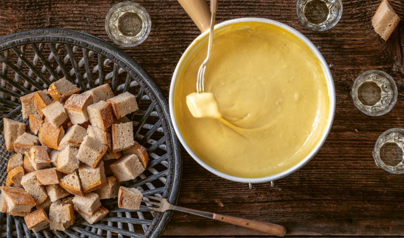 Foolproof Creamy Vegan Cheese Fondue