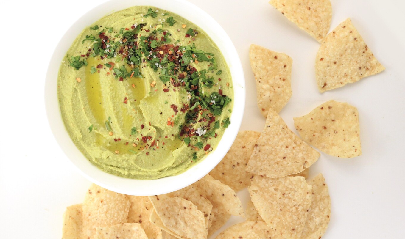 Vegan Garlicky Chickpea Avocado Hummus Dip