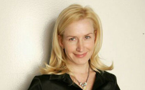 Angela Kinsey Helps Turtles