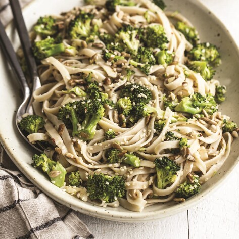 Vegan Sesame Ginger Broccoli Noodles