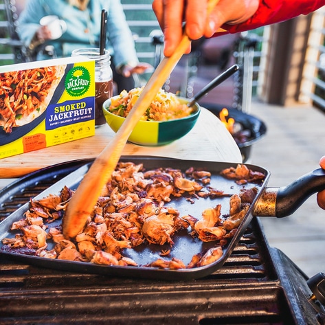 10 Vegan Pulled Pork, Rib, and Kebab Options for Your Backyard Barbecue 