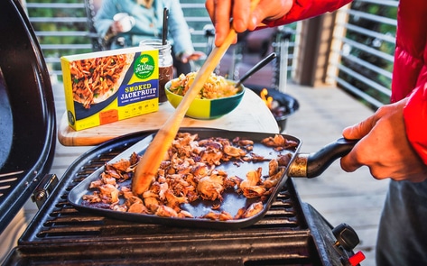 10 Vegan Pulled Pork, Rib, and Kebab Options for Your Backyard Barbecue 