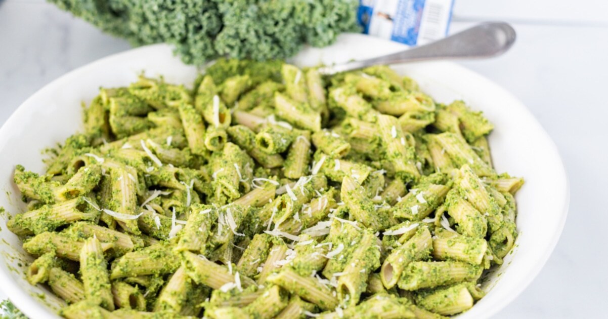 Two-Step Oil-Free Vegan Kale Pesto Pasta | VegNews