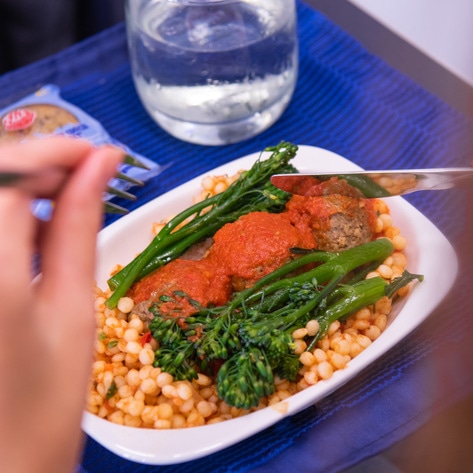 Your Vegan Vacation Starts On the Plane: 11 Airlines With Plant-Based Inflight Meals