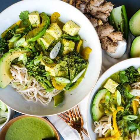 Spicy Vegan Avocado Coconut Curry Noodles