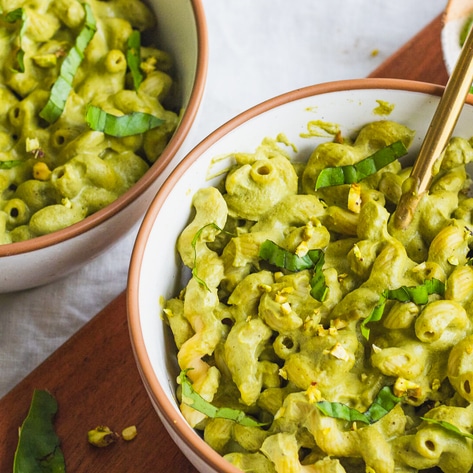 Vegan Creamy Garlic Pistachio Pasta&nbsp;