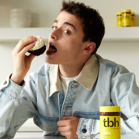 'Stranger Things'' Noah Schnapp Made a New Vegan Sprinkles Cupcake