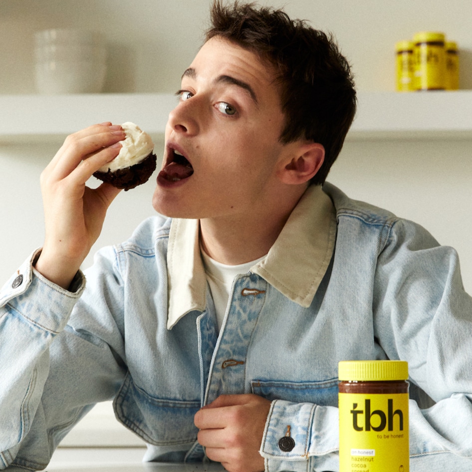 'Stranger Things' Noah Schnapp Made a New Vegan Sprinkles Cupcake