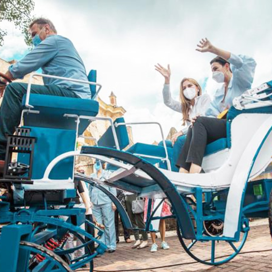 Mayor Replaces Horses with Electric Carriages in Dominican Republic's Capital City 