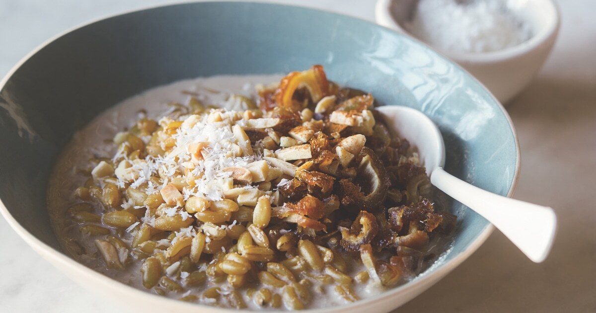 Buckwheat Breakfast Bowl With Cinnamon and Coconut | VegNews