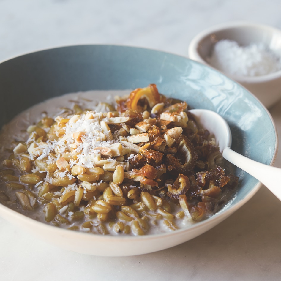 Vegan Buckwheat Breakfast Bowl With Cinnamon and Coconut