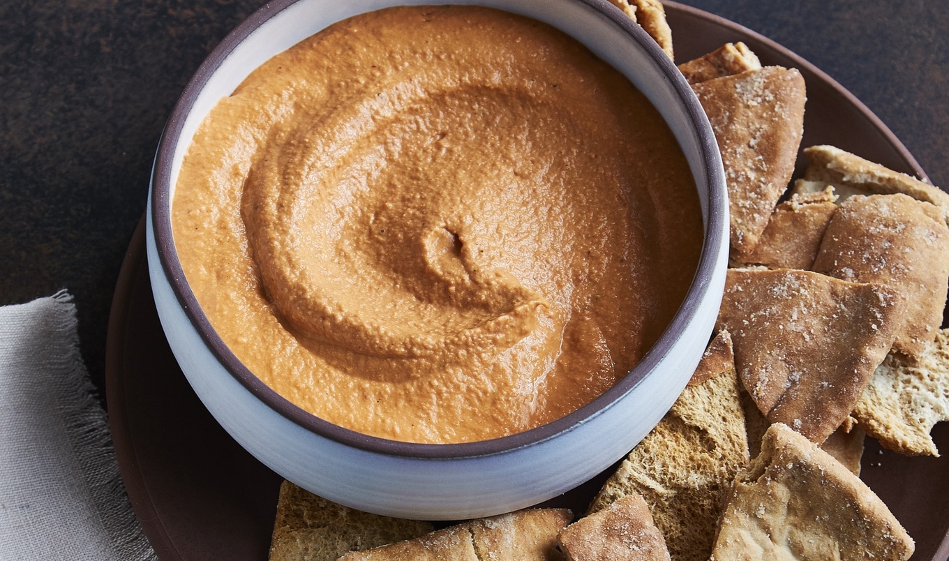 Garlicky Vegan Pizza Hummus | VegNews