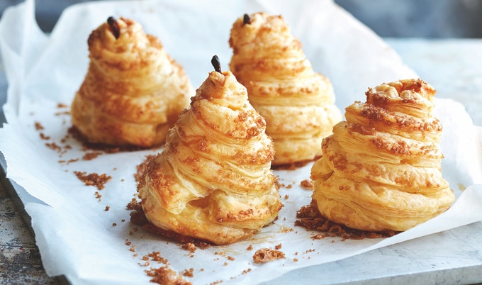 Vegan Puffed Pears with Chocolate Sauce
