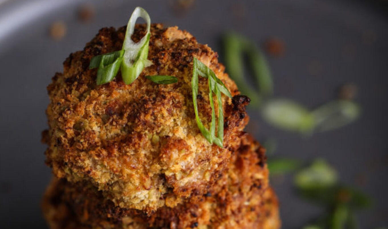 Crispy Air-Fried Mushrooms With Sriracha Panko Crust and Garlic Mayo