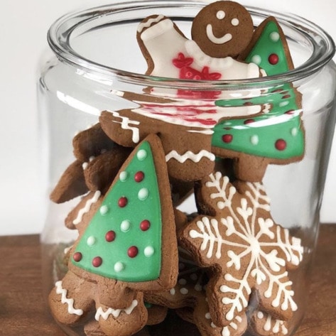 These 15 Vegan Christmas Goodies Ship Nationwide 