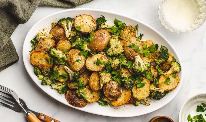 Vegan Easy Cheesy Garlic Potatoes And Broccoli Vegnews