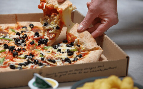 Papa John’s Vegan Pizza Now Has a Cheesy Stuffed-Crust Option in the UK