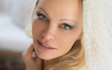 Pamela Anderson’s Secret Wedding Had Lots of Vegan Cake