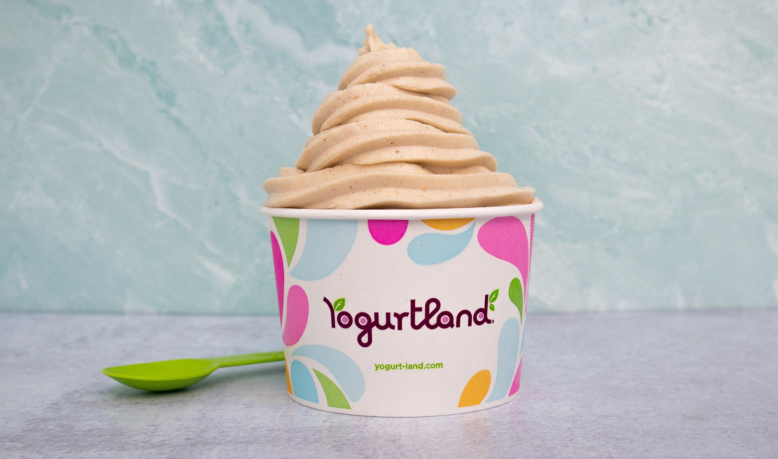 Yogurtland Just Launched Its First Oat Milk Flavor and It Tastes Like Oatmeal Cookies