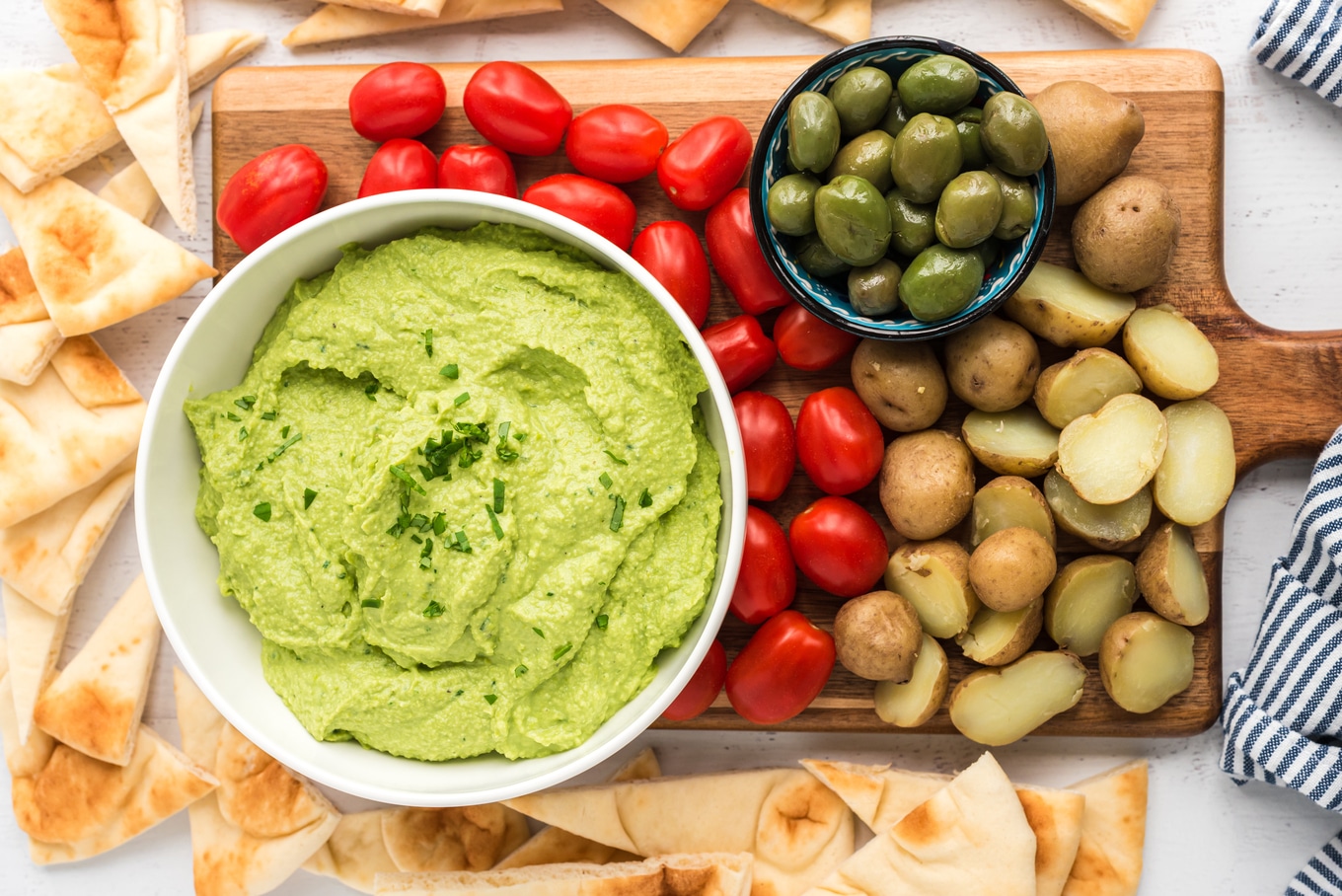 VegNews.Avo-mameHummus