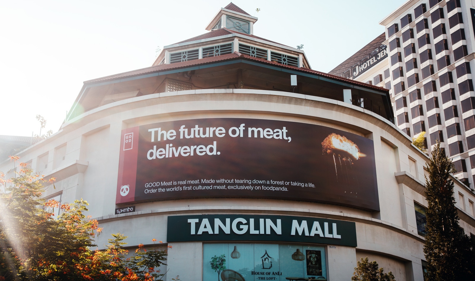 VegNews.EatJustfoodpandabillboard