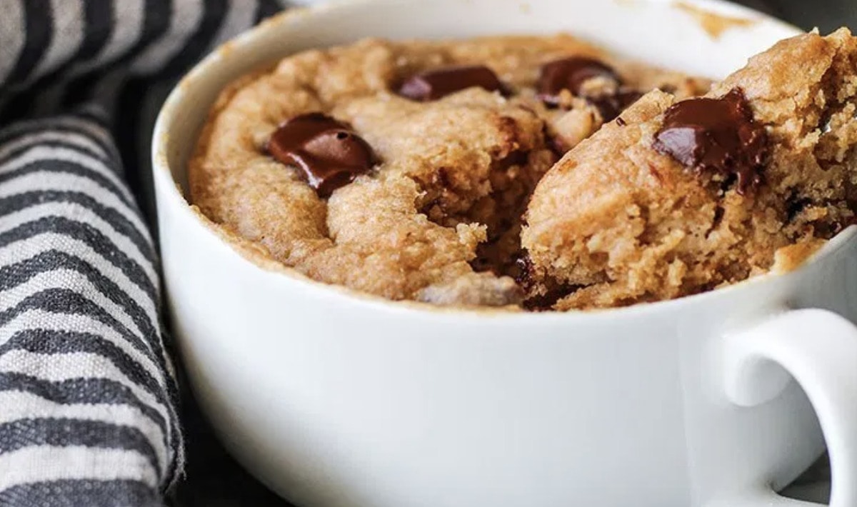 8 Microwaveable Vegan Mug Cakes Anyone Can Bake - Vimarsana News