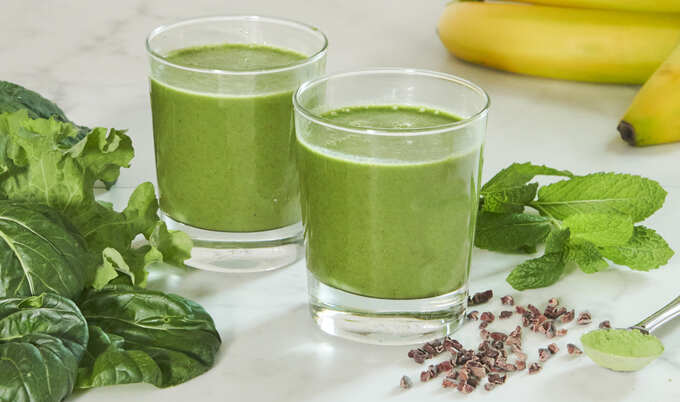 Minty, Creamy Vegan Matcha Chip Smoothie
