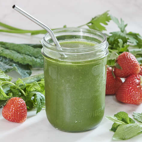 Green and Fruity Vegan Farmers’ Market Smoothie