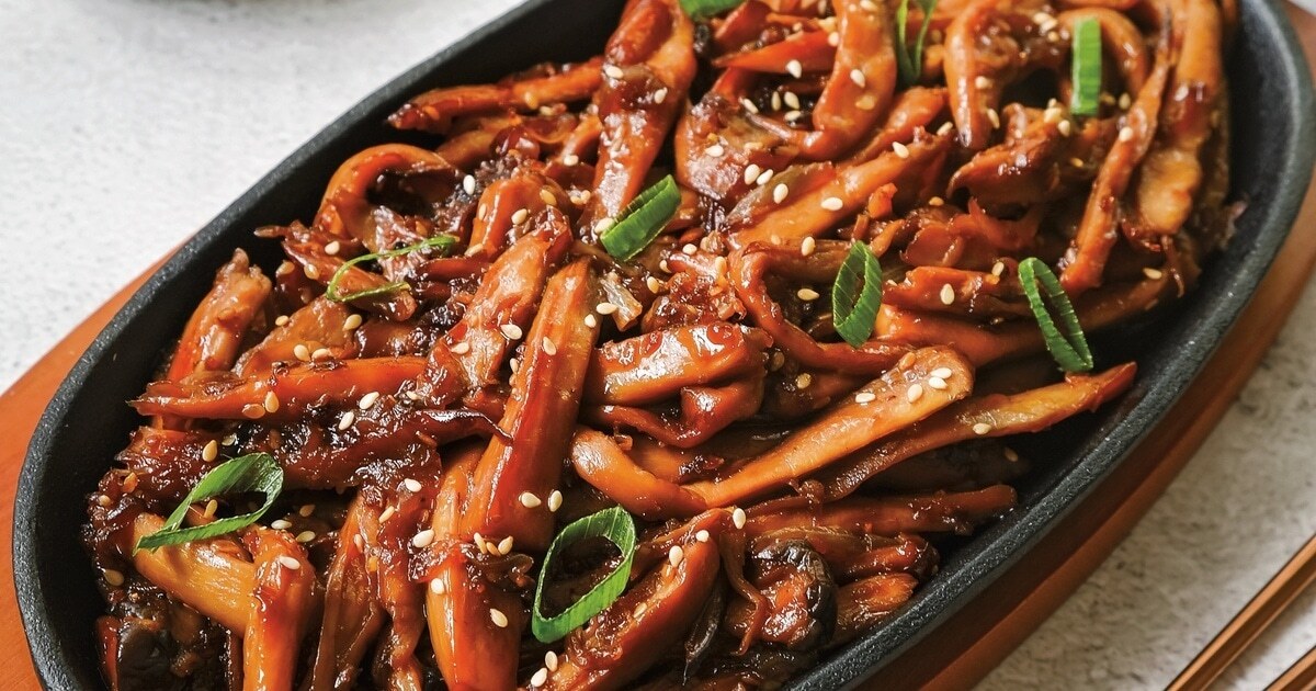 Sweet and Spicy Korean Bulgogi Mushrooms | VegNews
