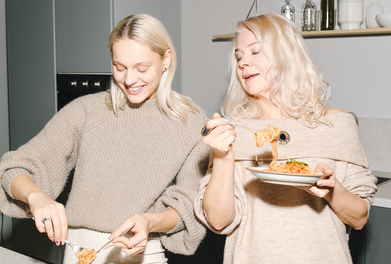 VegNews.WomenCookingMenopause