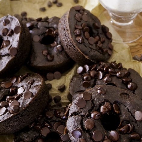 Healthy Vegan Chocolate Brownie Doughnuts