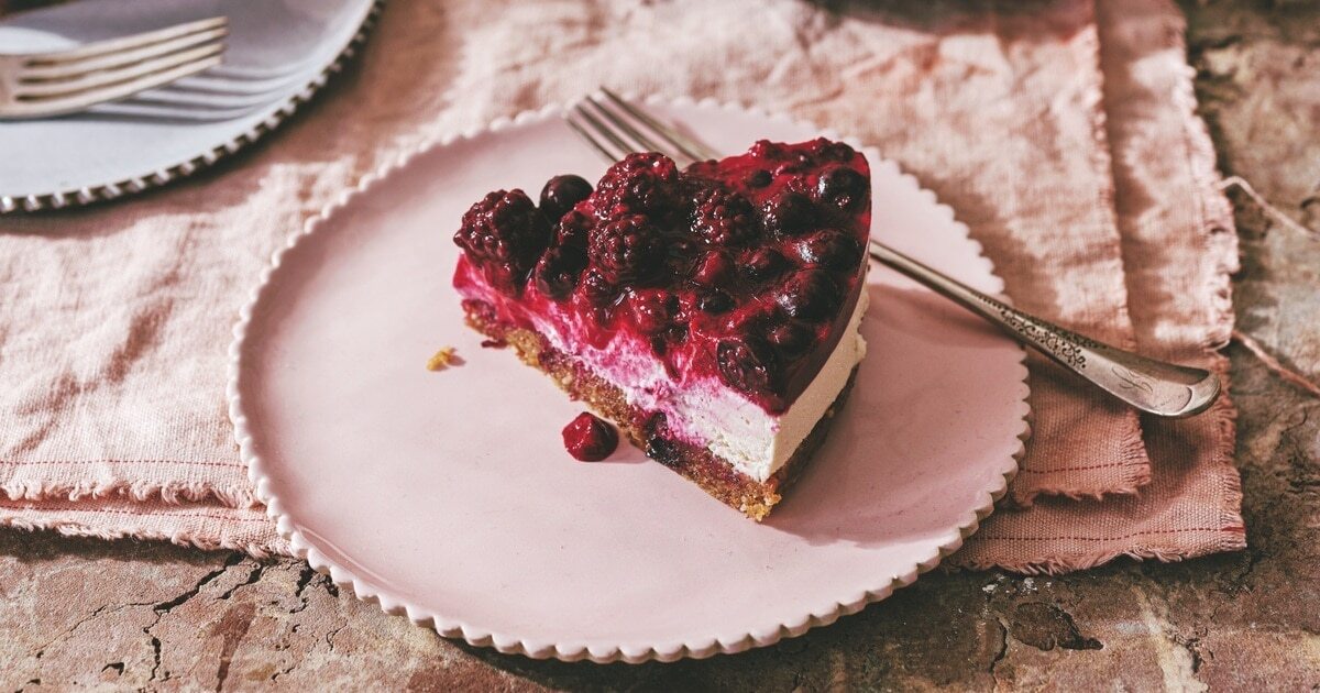 Rachel Ama’s No-Bake Berry Coconut Cake | VegNews