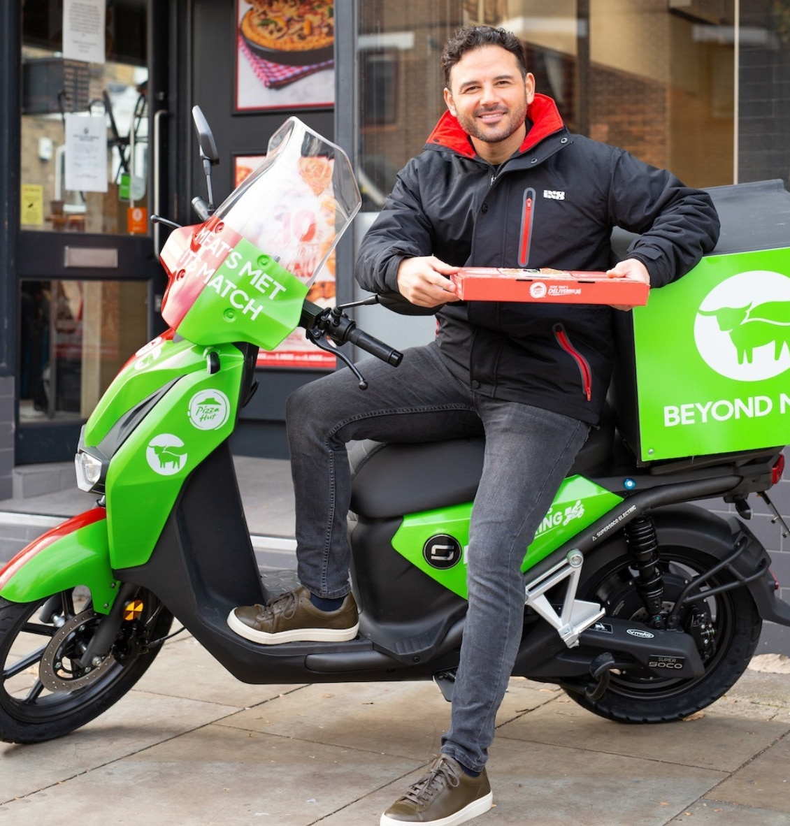 VegNews.BeyondMeatPizzaHutDelivery