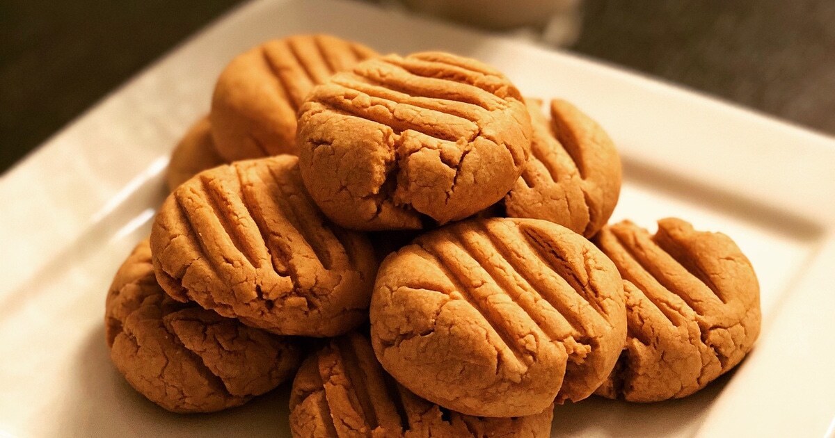 4-Ingredient Vegan Peanut Butter Cookies | VegNews