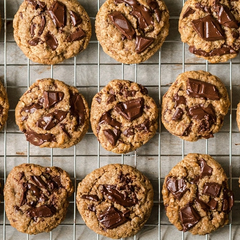 8 Vegan Cookie Recipes That VegNews Editors are Baking Right Now