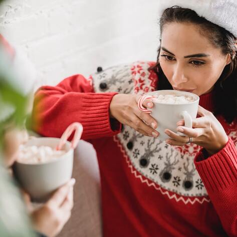 13 Best Vegan Hot Chocolate Recipes to Sip On Right Now