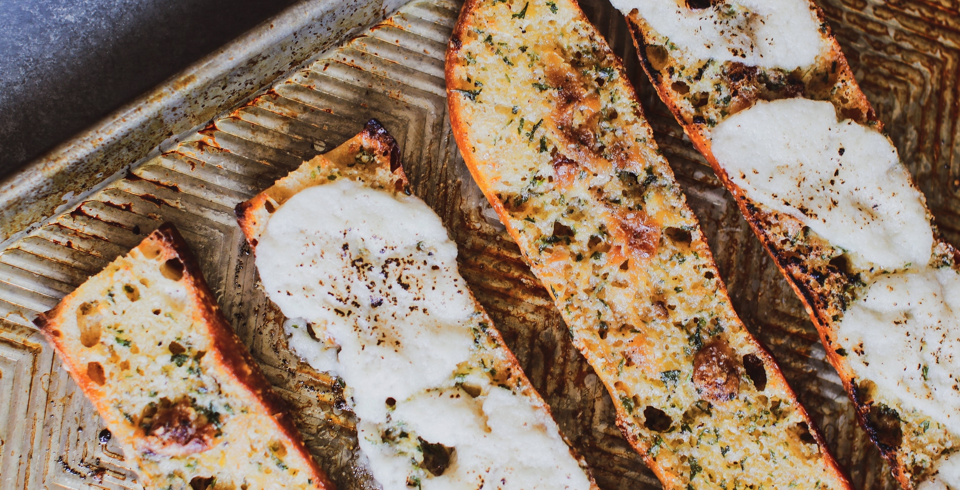 Vegan Cheesy Roasted Garlic Bread