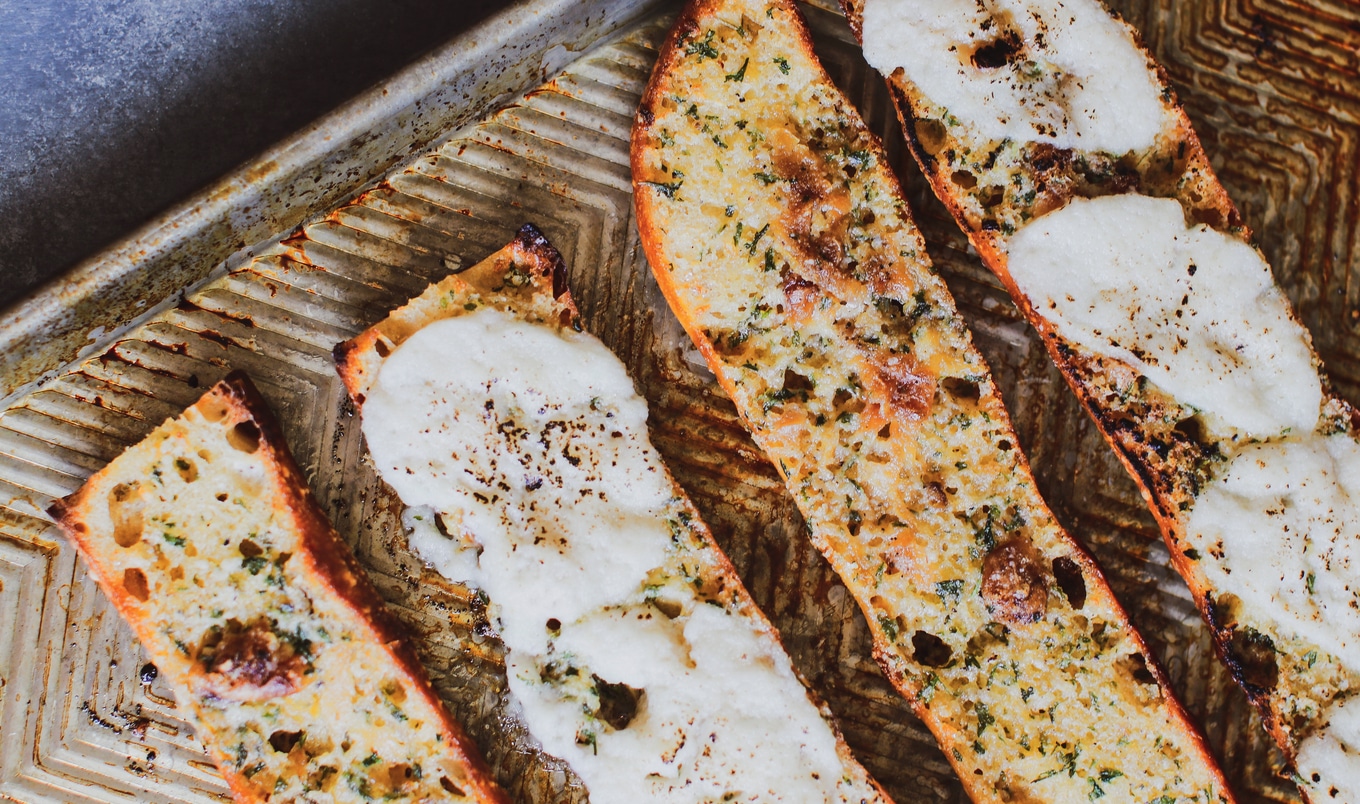 Vegan Cheesy Roasted Garlic Bread