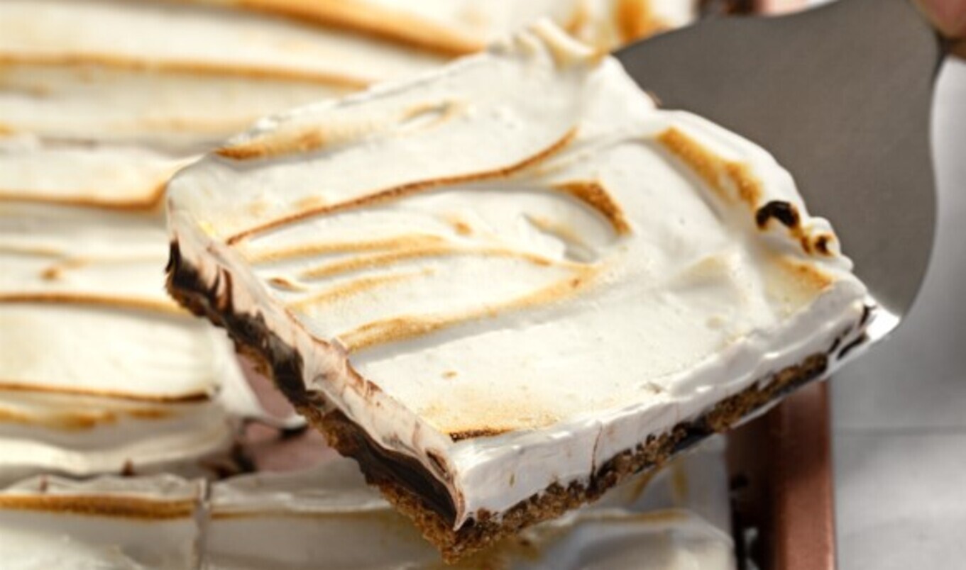 Indoor S’mores Bars With Toasted Marshmallow Topping