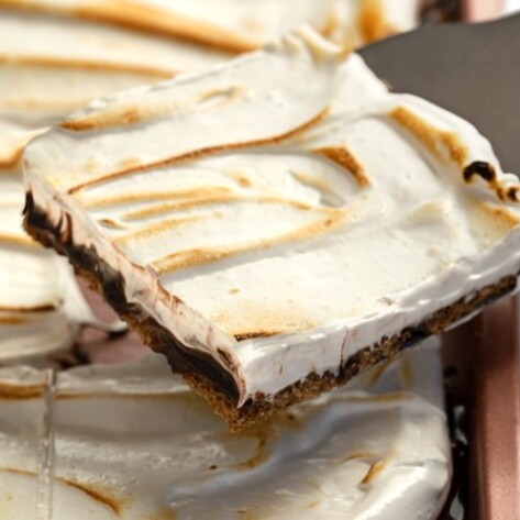 Vegan Indoor S’mores Bars With Toasted Marshmallow Topping