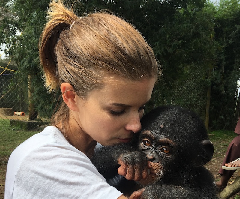 Vegnews.katemarakissingchimp