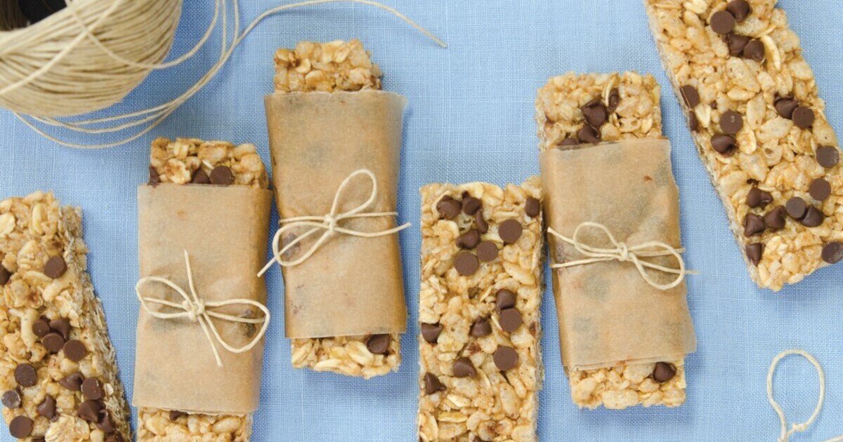 No-Bake Healthy Chocolate Chip Granola Bars | VegNews