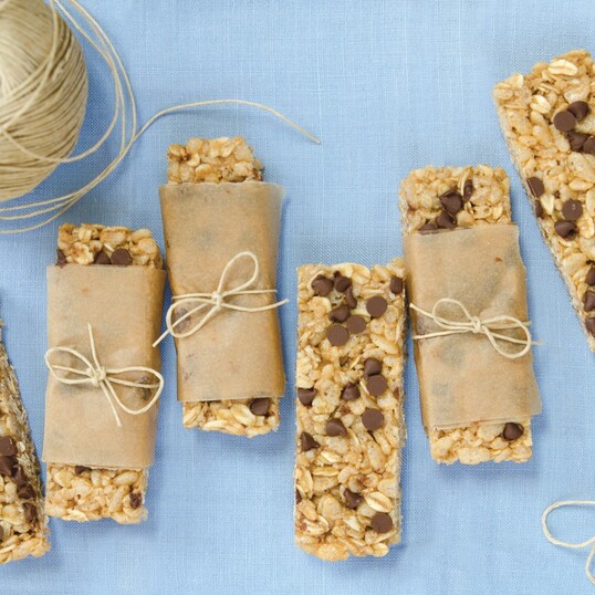 No-Bake Plant-Based Chocolate Chip Granola Bars