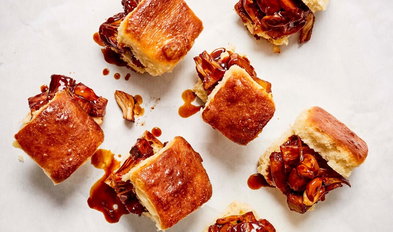 Vegan Hawaiian Kahlua Jackfruit Pork Sliders
