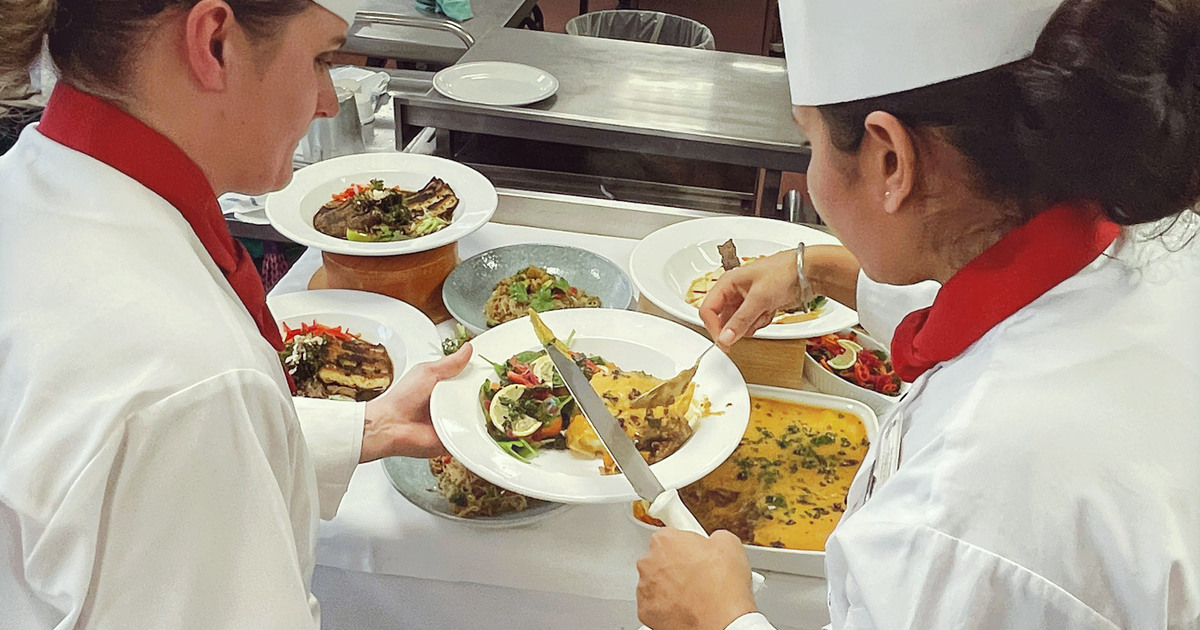 24 British Military Chefs Embrace Vegan Cooking to Combat Climate Crisis - Vimarsana News