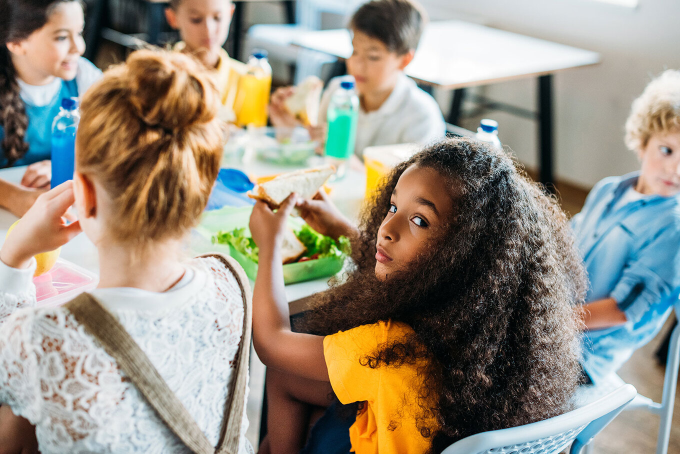 VegNews.KidsSchoolLunch.AdobeStock