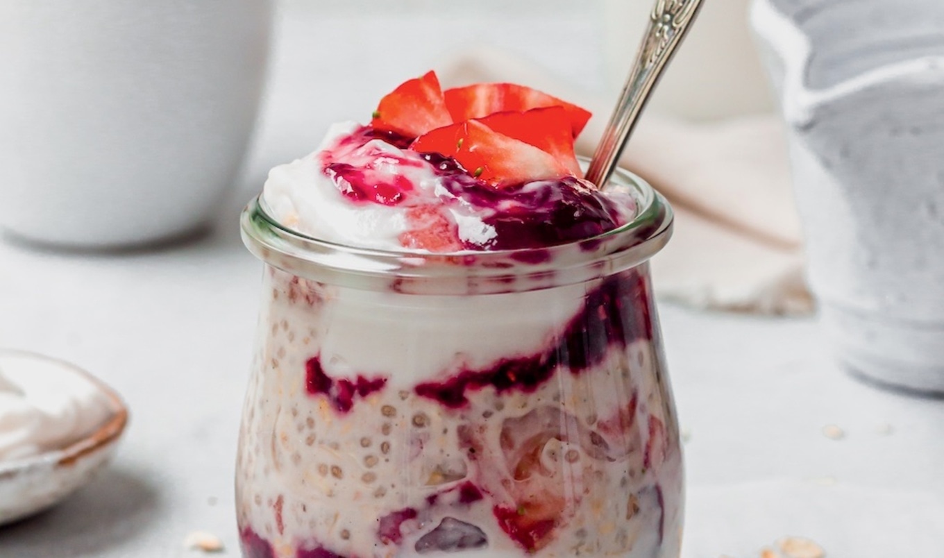 Easy Strawberries and Coconut Cream Overnight Oats