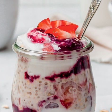 Easy Vegan Strawberries and Cream Overnight Oats