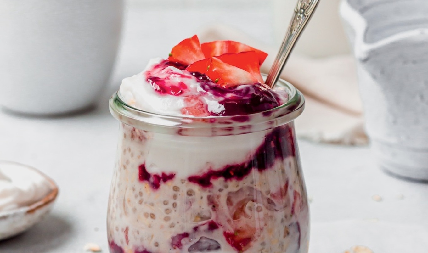 Easy Vegan Strawberries and Cream Overnight Oats